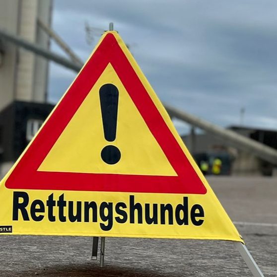 Warnschild einer Rettungshundestaffel